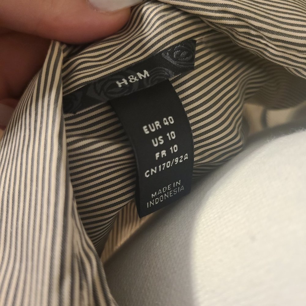 H&M Button Up Top - Picture 3 of 3